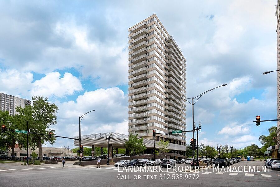 1st image of 5601 N Sheridan Rd APT 5B