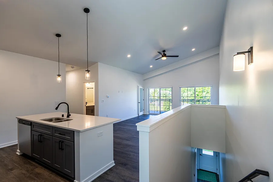 3 bed, 1309 sqft, $2,350 — Photo 3