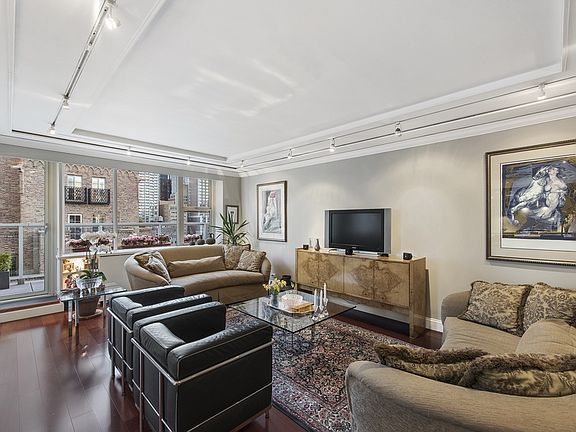3rd image of 139 E 63rd St APT 16B