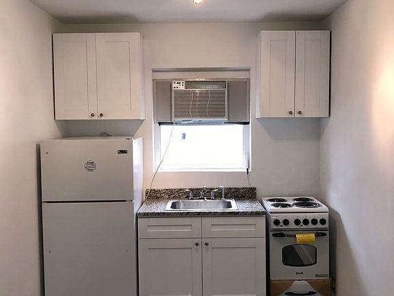 5th image of 500 NE 78th St APT 19
