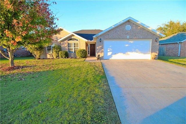 1st image of 1019 Applewood Cir