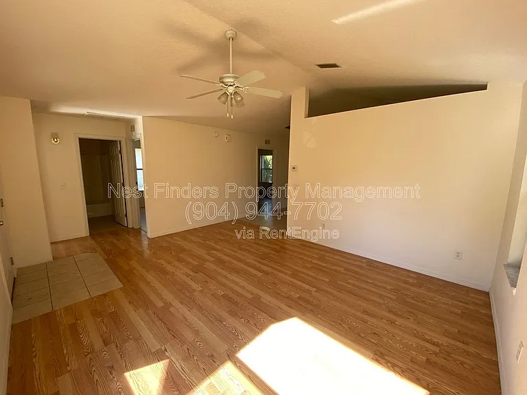 908 Helen St — Photo 5