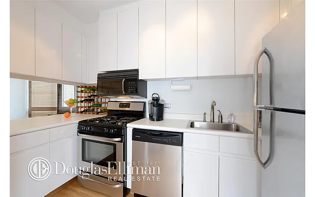 Rented by Douglas Elliman | media 37