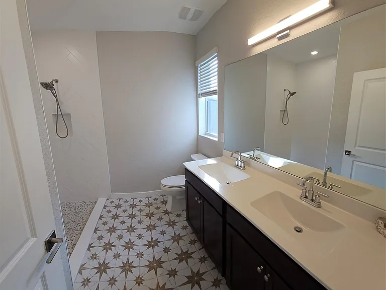 3034 NE Skyview Ln — Photo 10