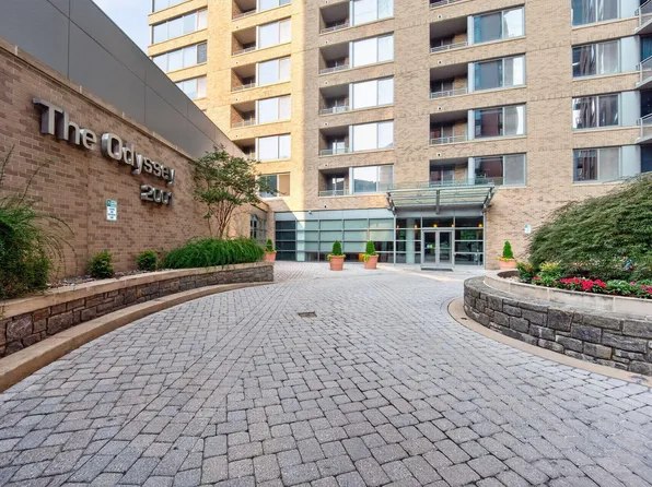 2001 15th St N APT 1102, Arlington, VA 22201