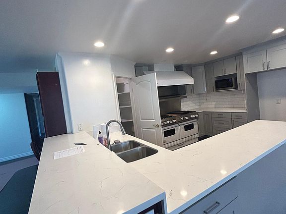 3rd image of 5231 Dartmouth Ave