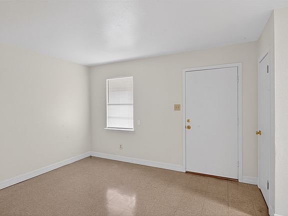 2nd image of 109 N Greenbrook Loop