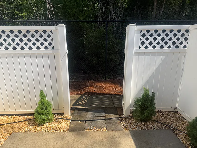 1215 Green Oaks Ln #H — Photo 23