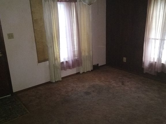 4th image of 324 N Chestnut Ave
