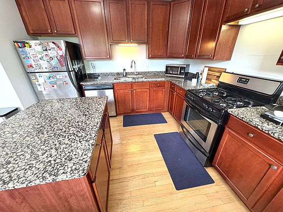 4th image of 3040 W Diversey Ave