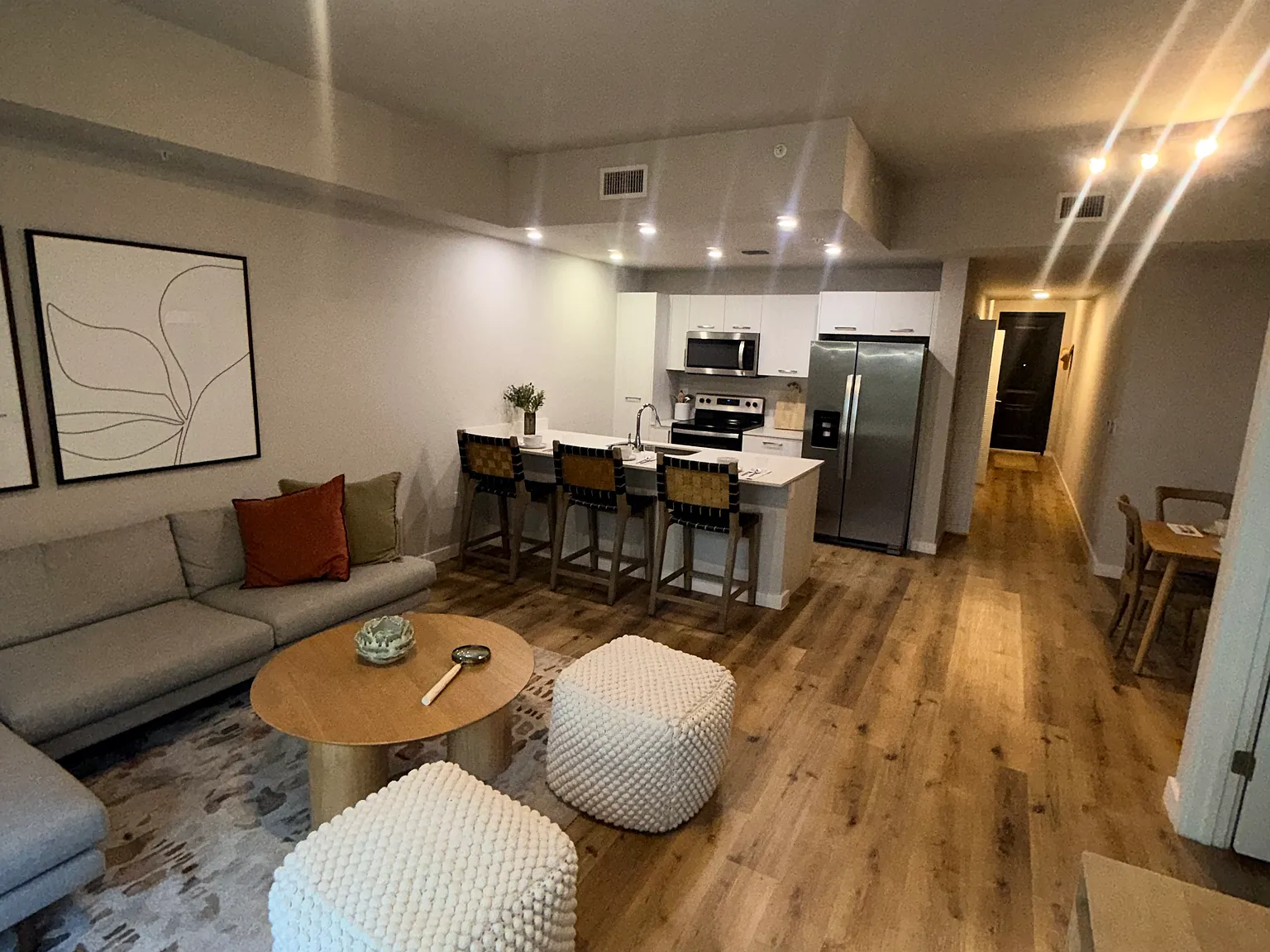 1 bed, 727 sqft, $2,365 — Photo 2
