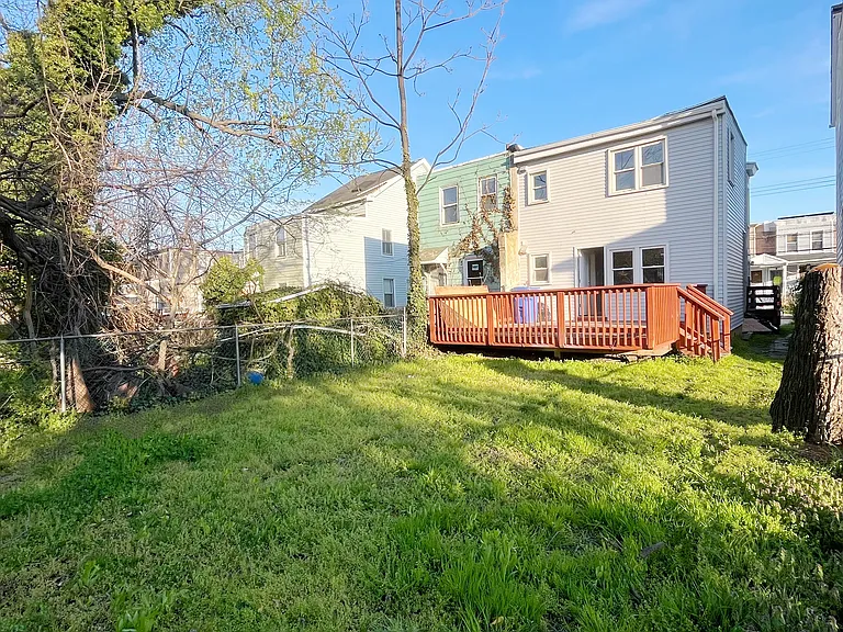 215 N 9th St — Photo 12