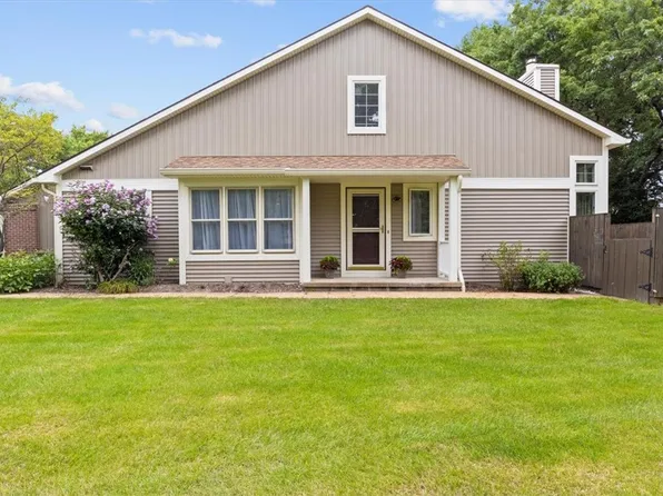 63 Montpelier Cir, Rochester, NY 14618