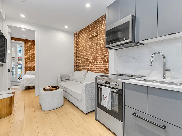356 W 48th St #2D — Photo 7