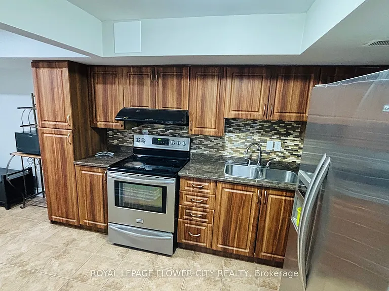 952 Clark Blvd — Photo 2