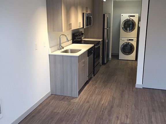 4th image of 1419 2nd Ave W APT B
