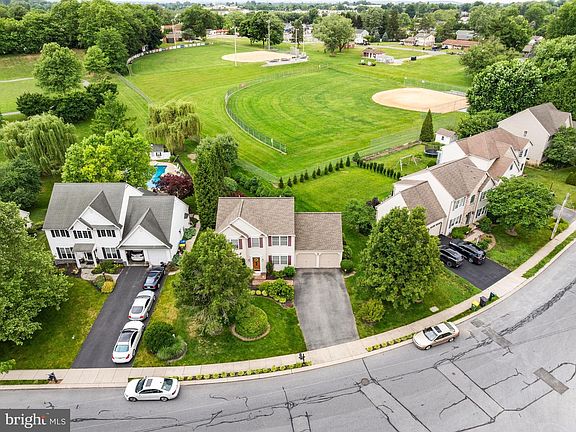 5th image of 420 Woodhall Dr