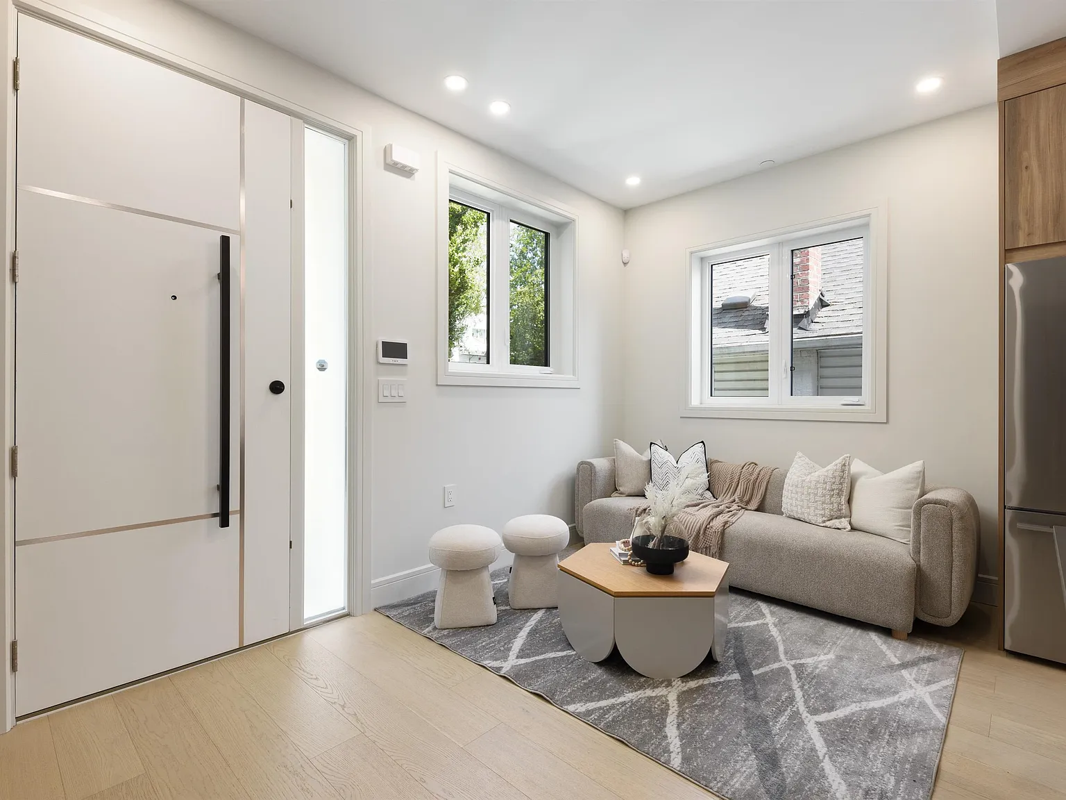 3 bed, 999 sqft, $3,600 — Photo 4
