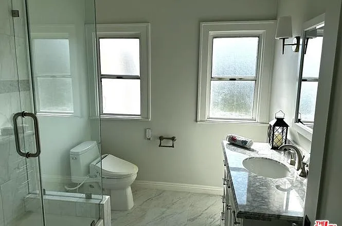 10736 Ashton Ave — Photo 9