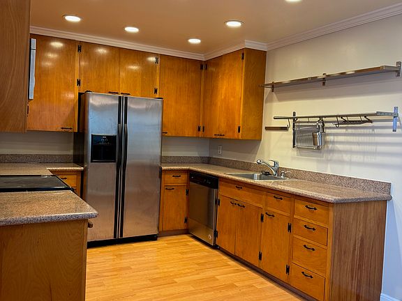 5th image of 803 Laurel Ave #1