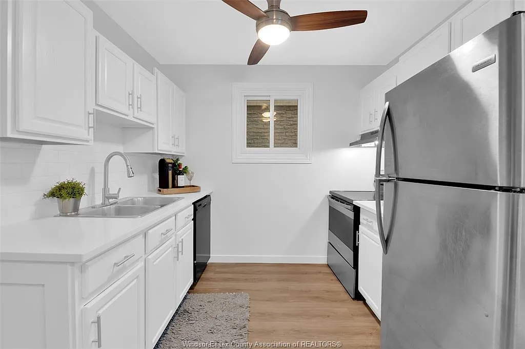 4 bed, $2,500 — Photo 2