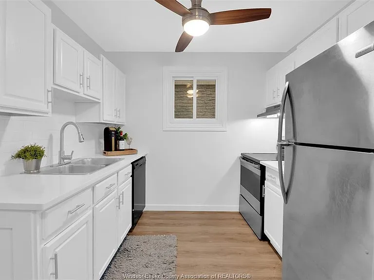 9260 Arncliffe Ct — Photo 2