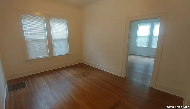 411 W Mistletoe Ave — Photo 12