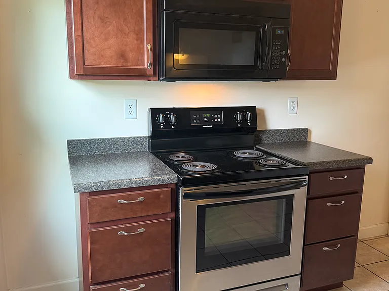 100 Flourville Rd #4 — Photo 2