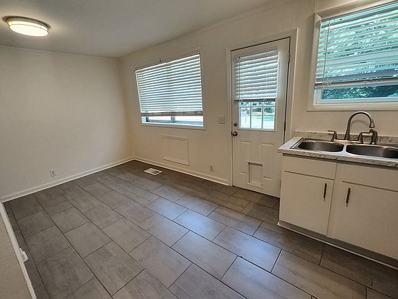 3rd image of 2017 Greenwood Cir Unit B
