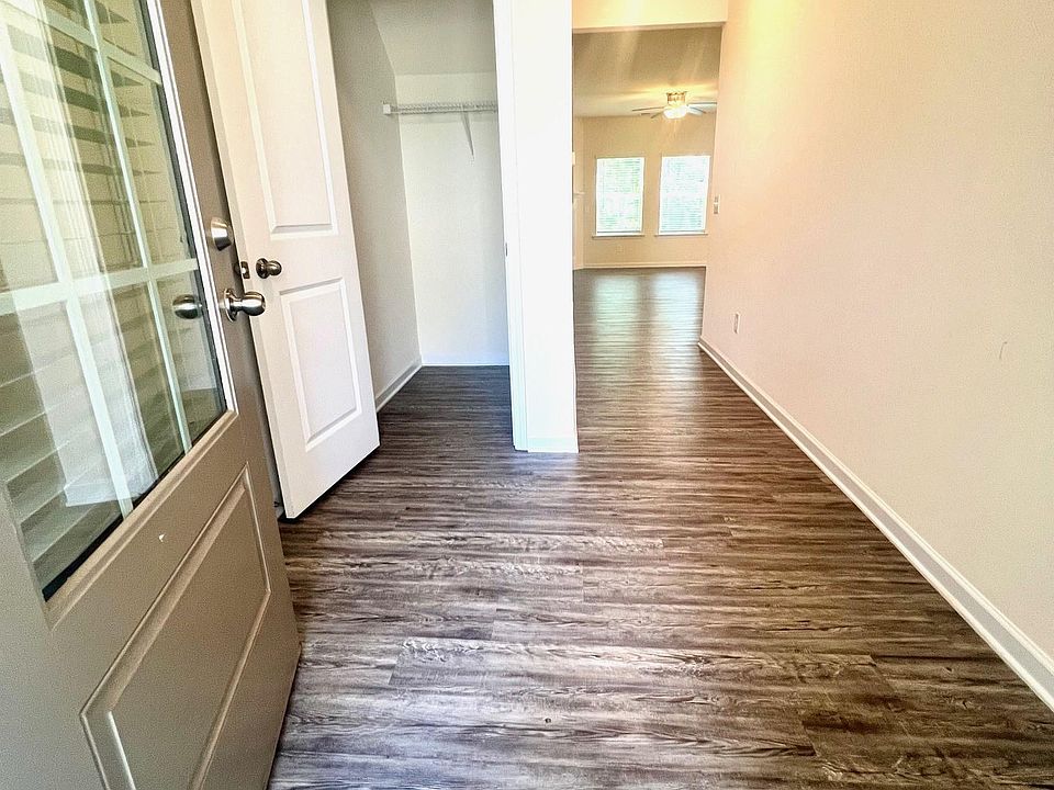 Foyer with big walk-in closet