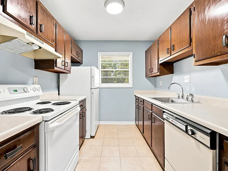 Little Creek Apartments — Photo 1