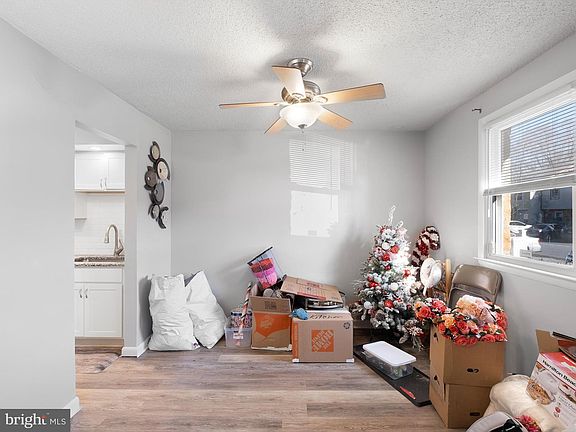 3rd image of 2204 Olden Ave