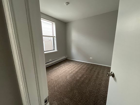 2nd image of 4631 S Lake Park Ave #797e7cf71