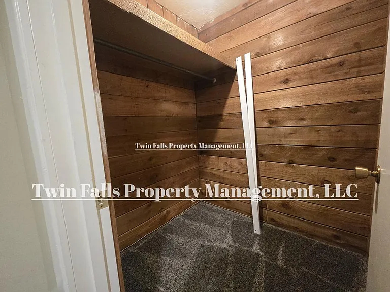 256 Crestview Dr — Photo 23