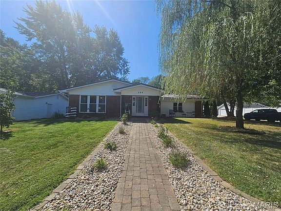 2nd image of 304 Edna Ln