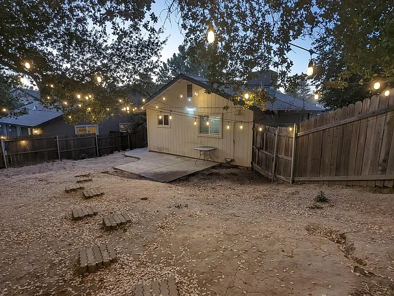 4318 Illinois Ave — Photo 8