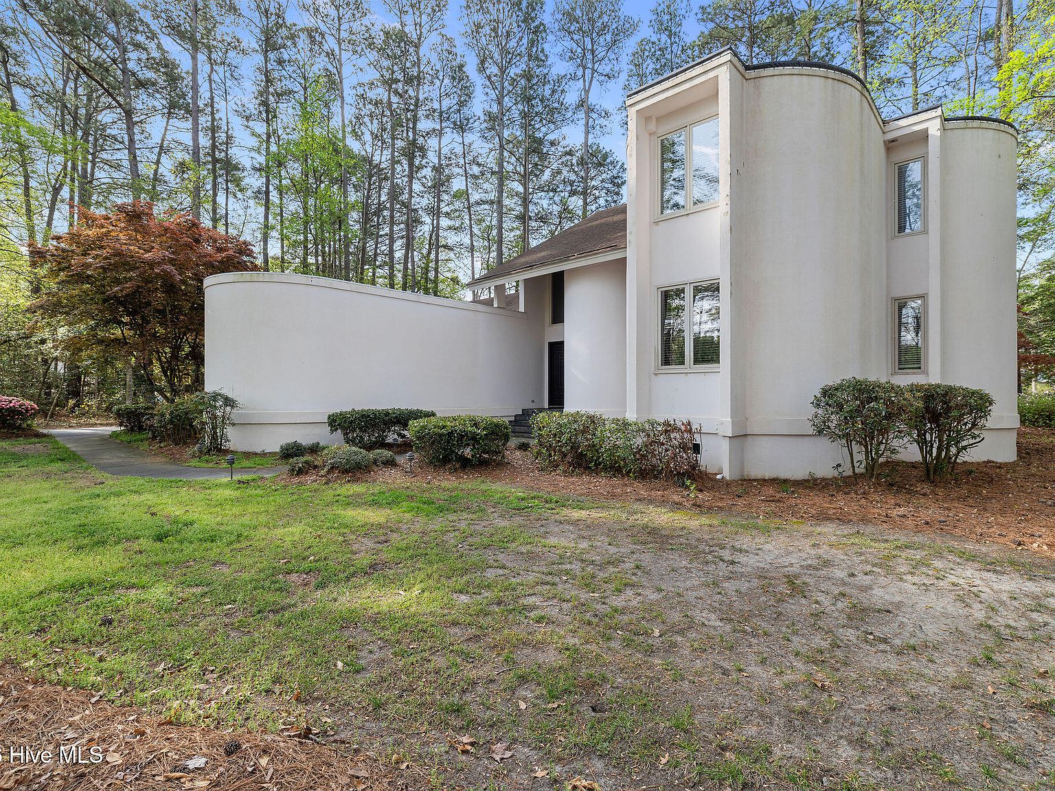 5007 Country Club Drive N