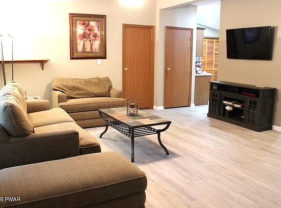 3rd image of 216 Powderhorn Dr