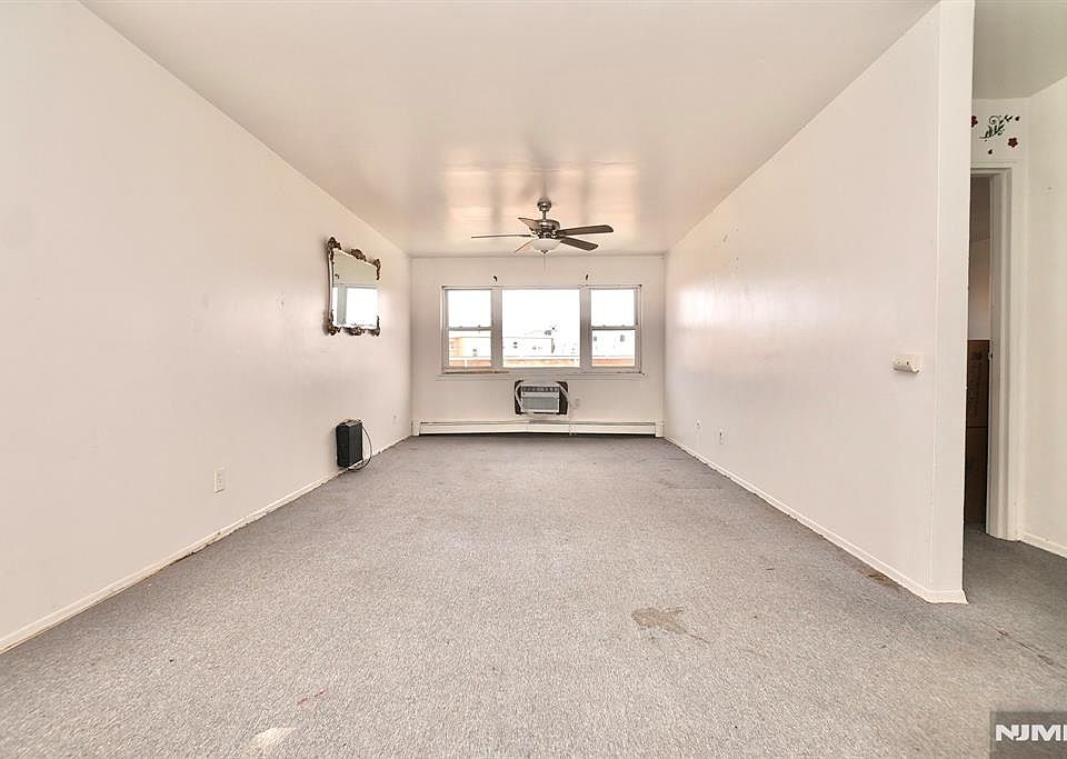 1st image of 114-120 32nd St #3-0
