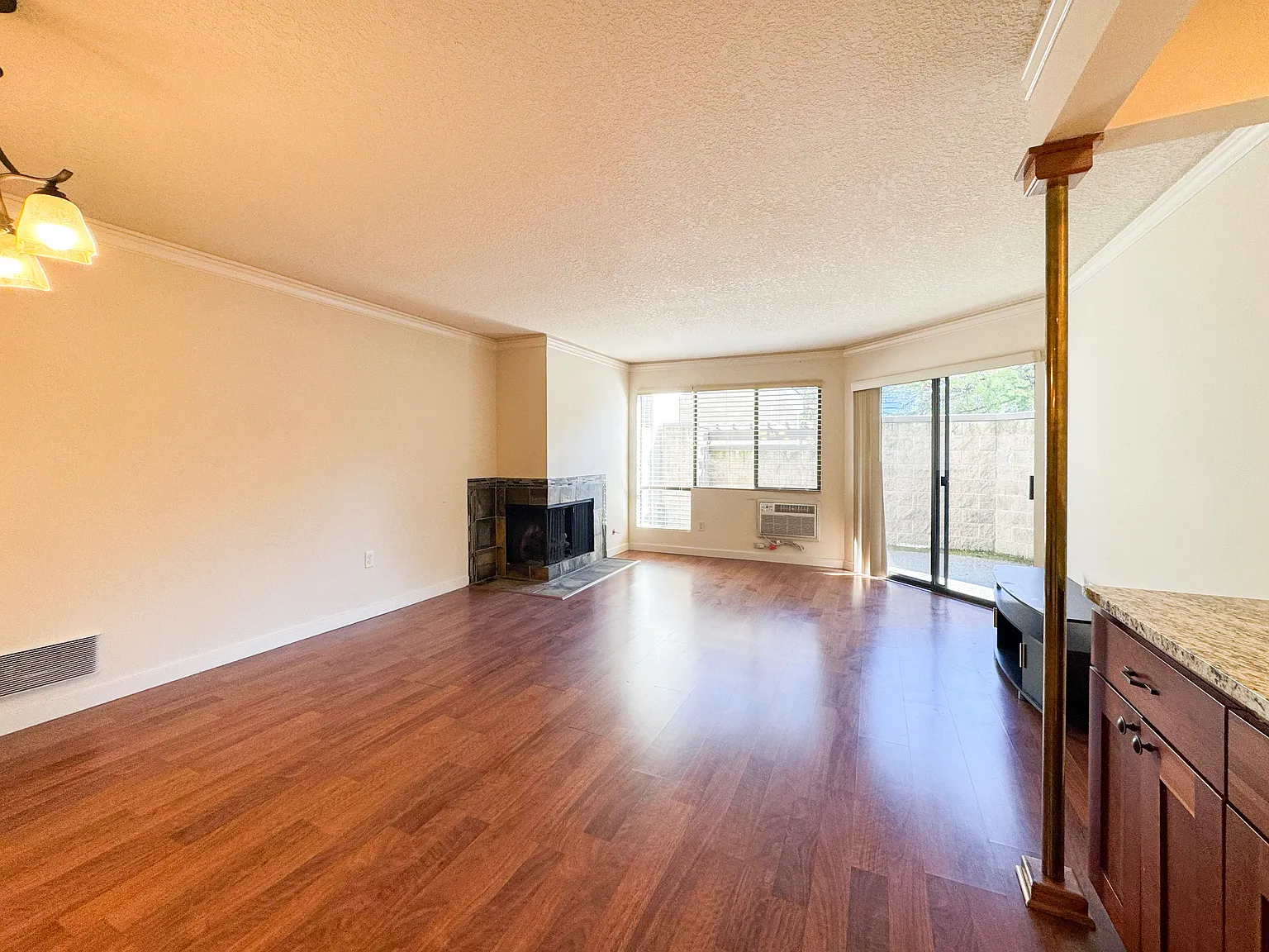 1 bed, 847 sqft, $2,700 — Photo 4