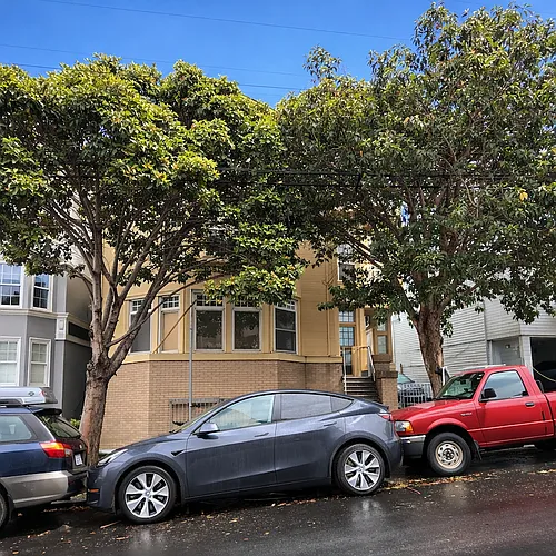 270 10th Ave #4 Photo 1