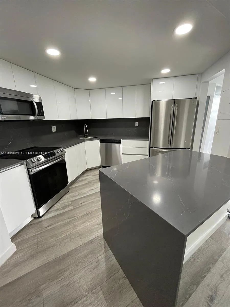 Building Photo - 2750 NE 183rd St #2407