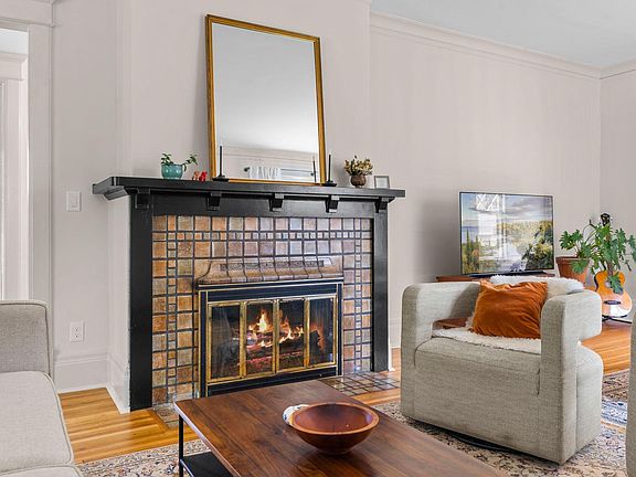 4th image of 1617 Summit Ave