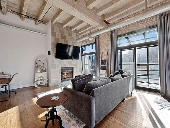 5th image of 2525 N Sheffield Ave APT 2A