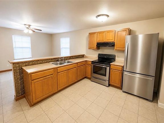3rd image of 406 S Walnut St