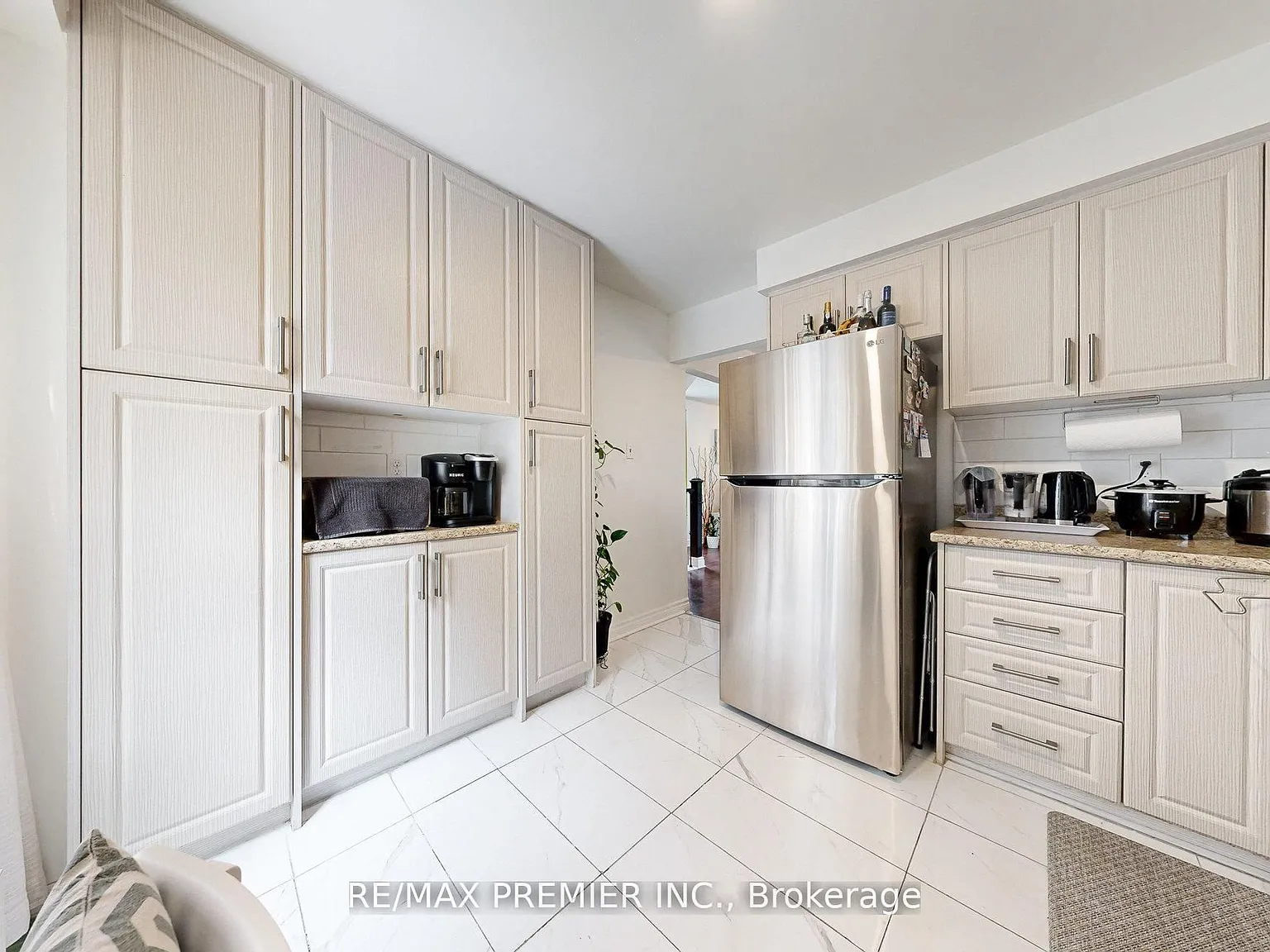 3 bed, $2,900 — Photo 4
