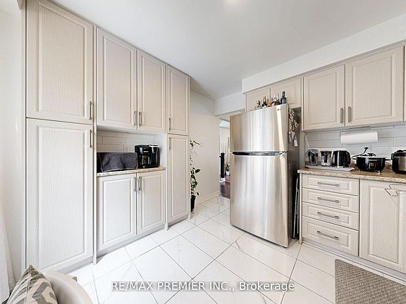4th image of 120 Ellerslie Rd