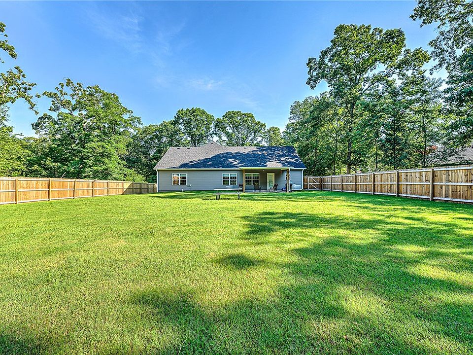 1st image of 12 Beith Ln