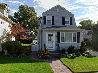 94-37 211th St, Queens Village, NY 11428