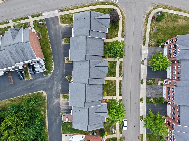 423 Marshall Heights Dr — Photo 2